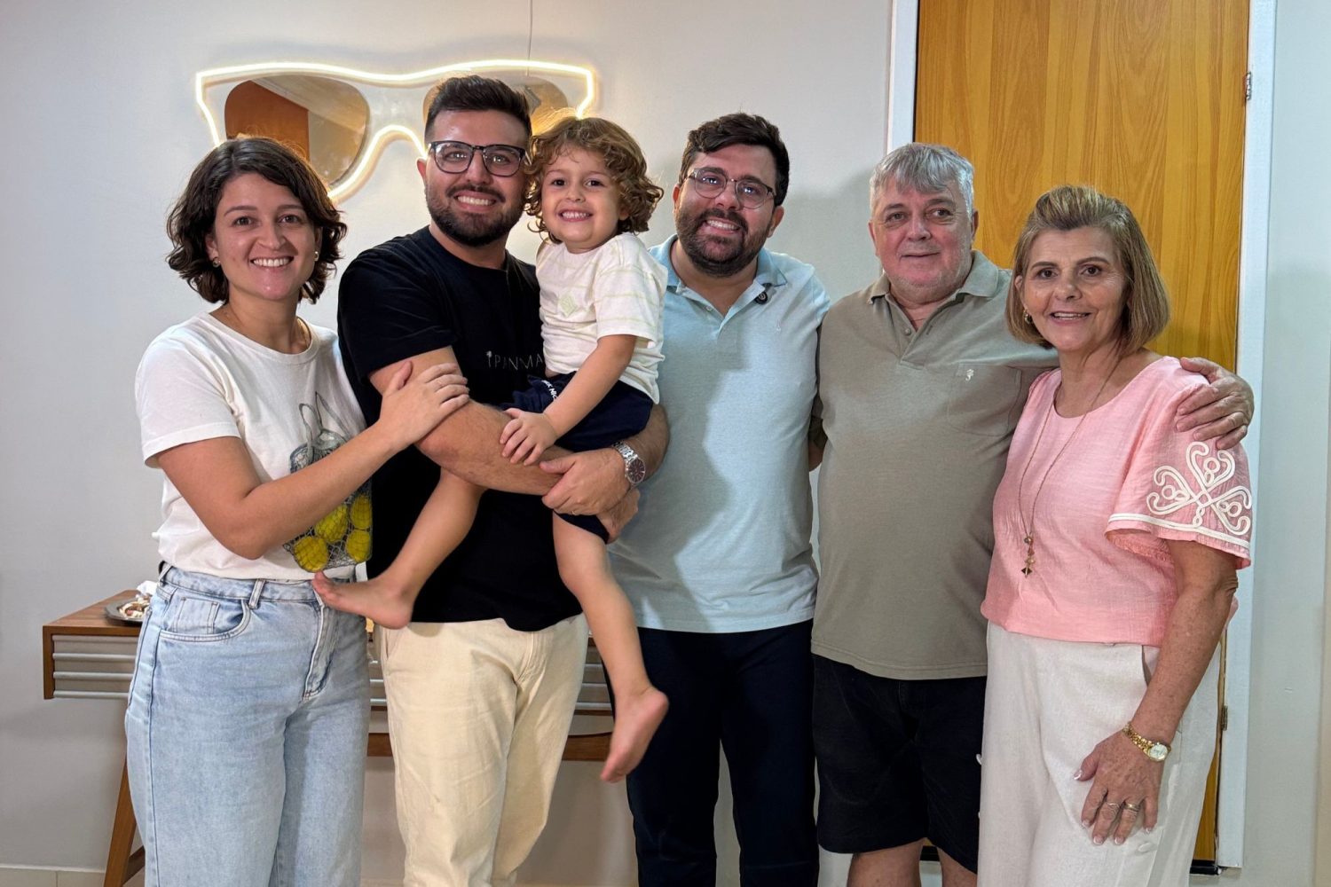 Higor e sua família (Foto: Agência Holofote)