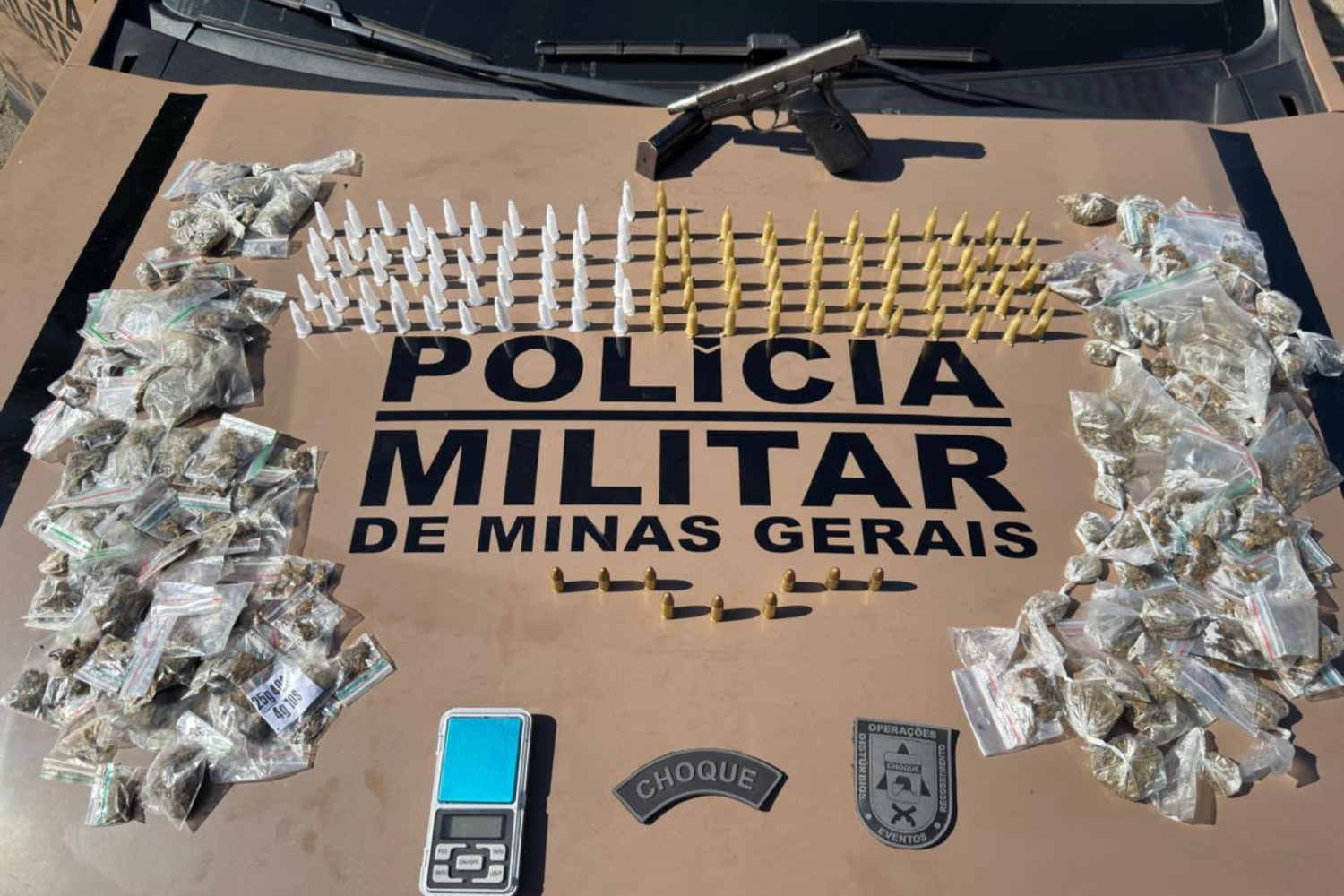 Parte dos materiais apreendidos
