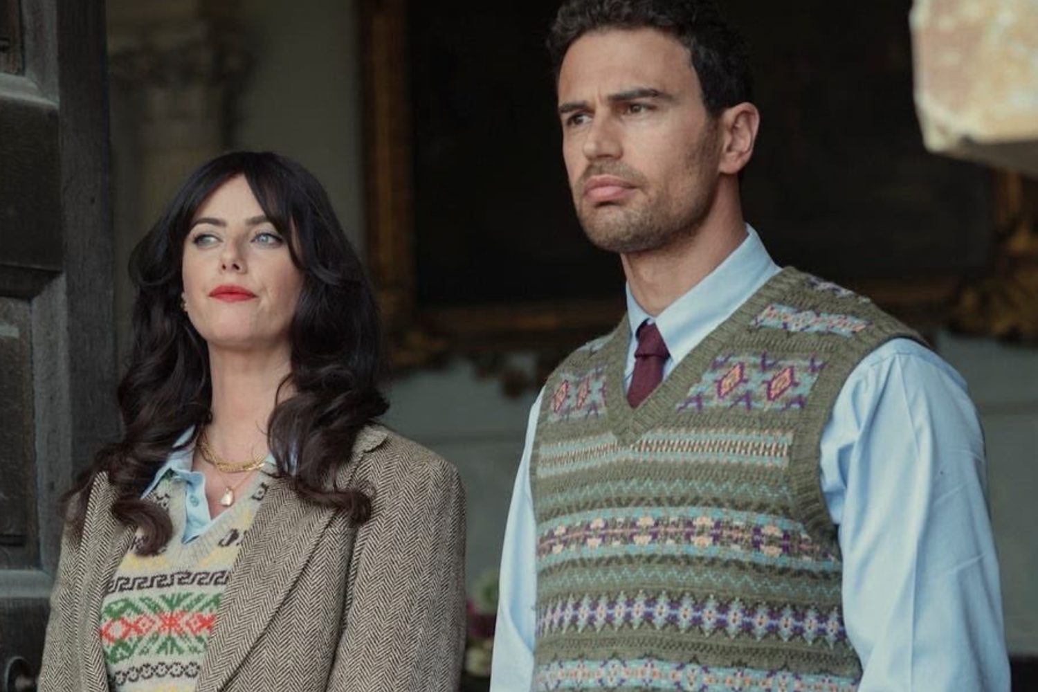 Foto: Kaya Scodelario e Theo James. Divulgação/Netflix